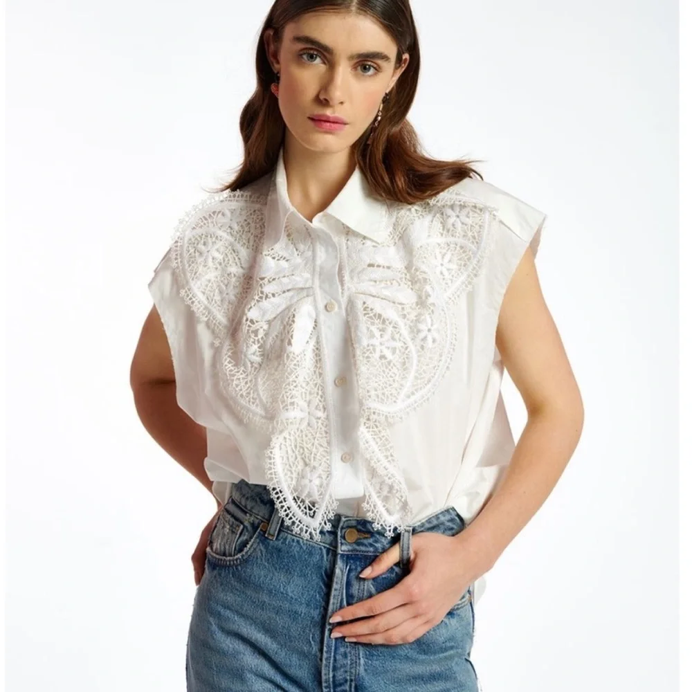 Elegant White Lace Blouse - Picture 1 of 6
